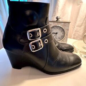 Hella motorcycle boot by Icon
